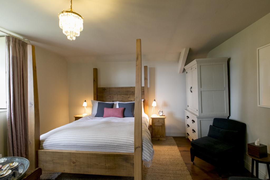 The Ebrington Arms Hotel Chipping Campden Room photo